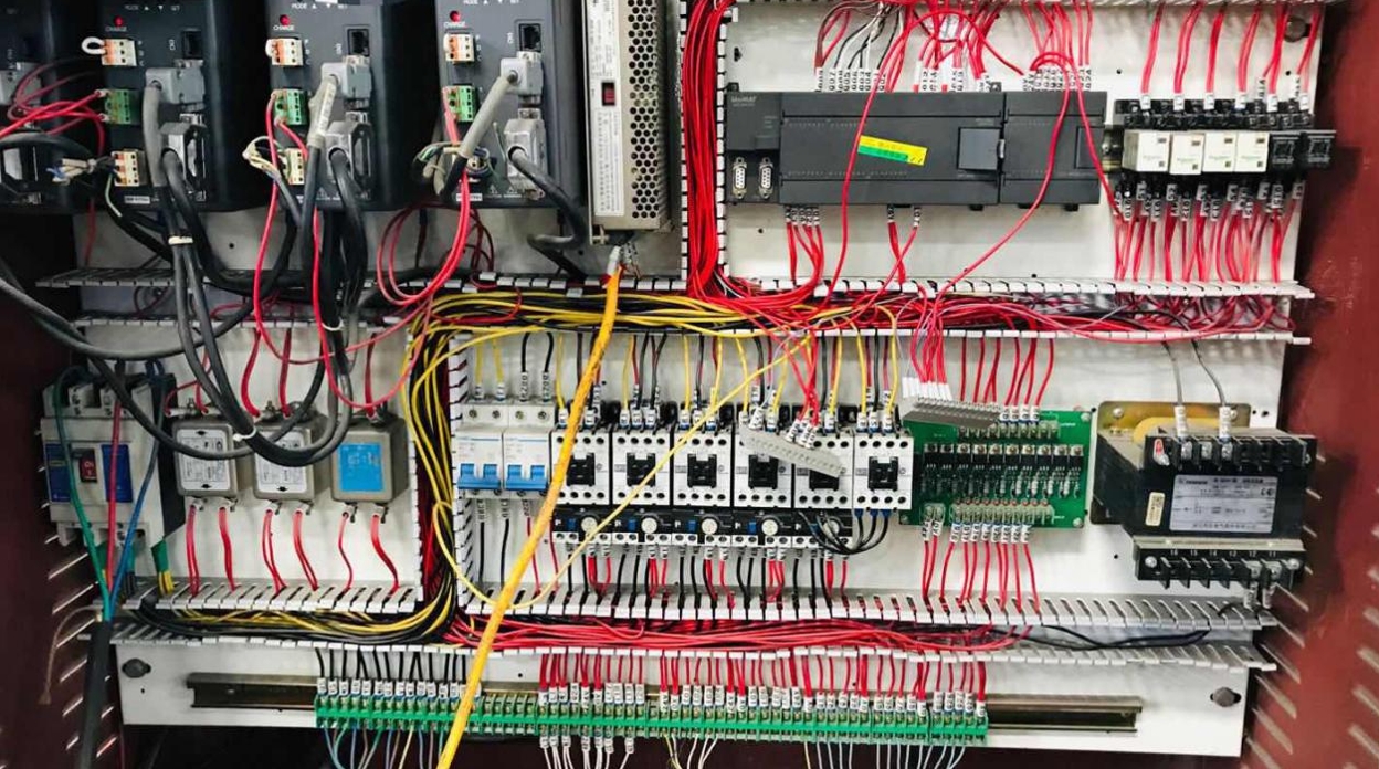 威廉希尔运动控制CPU286在切纸机上的应用